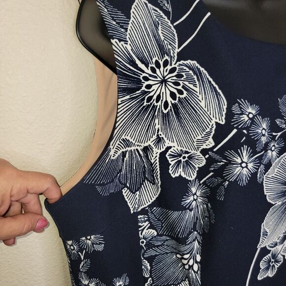 Sandra Darren Navy Floral sleeveless sheath dress size 18w - Picture 3 of 7